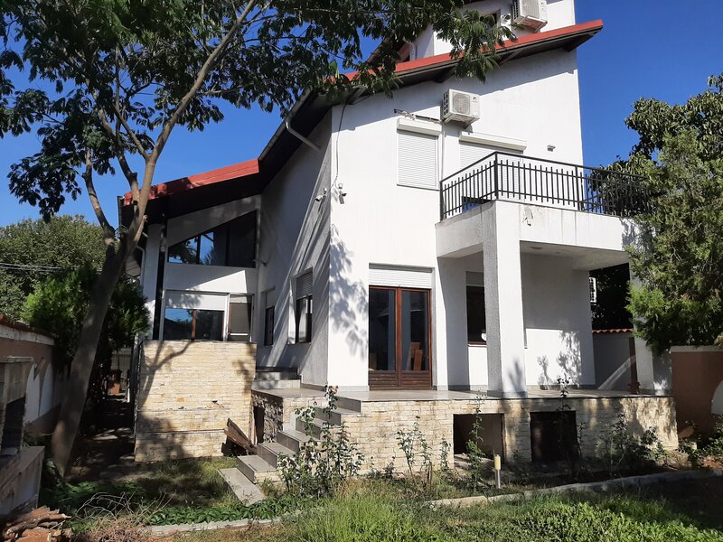 Baneasa vila de lux cu 7 camere, 327mp, curte 430mp, Clinica Regina Maria